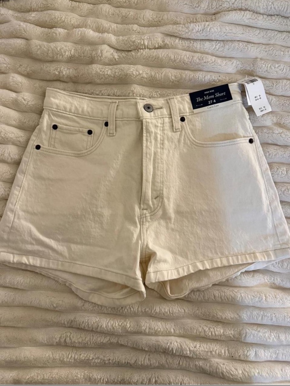 NWT Abercrombie High Rise The Mom Short Curve Love